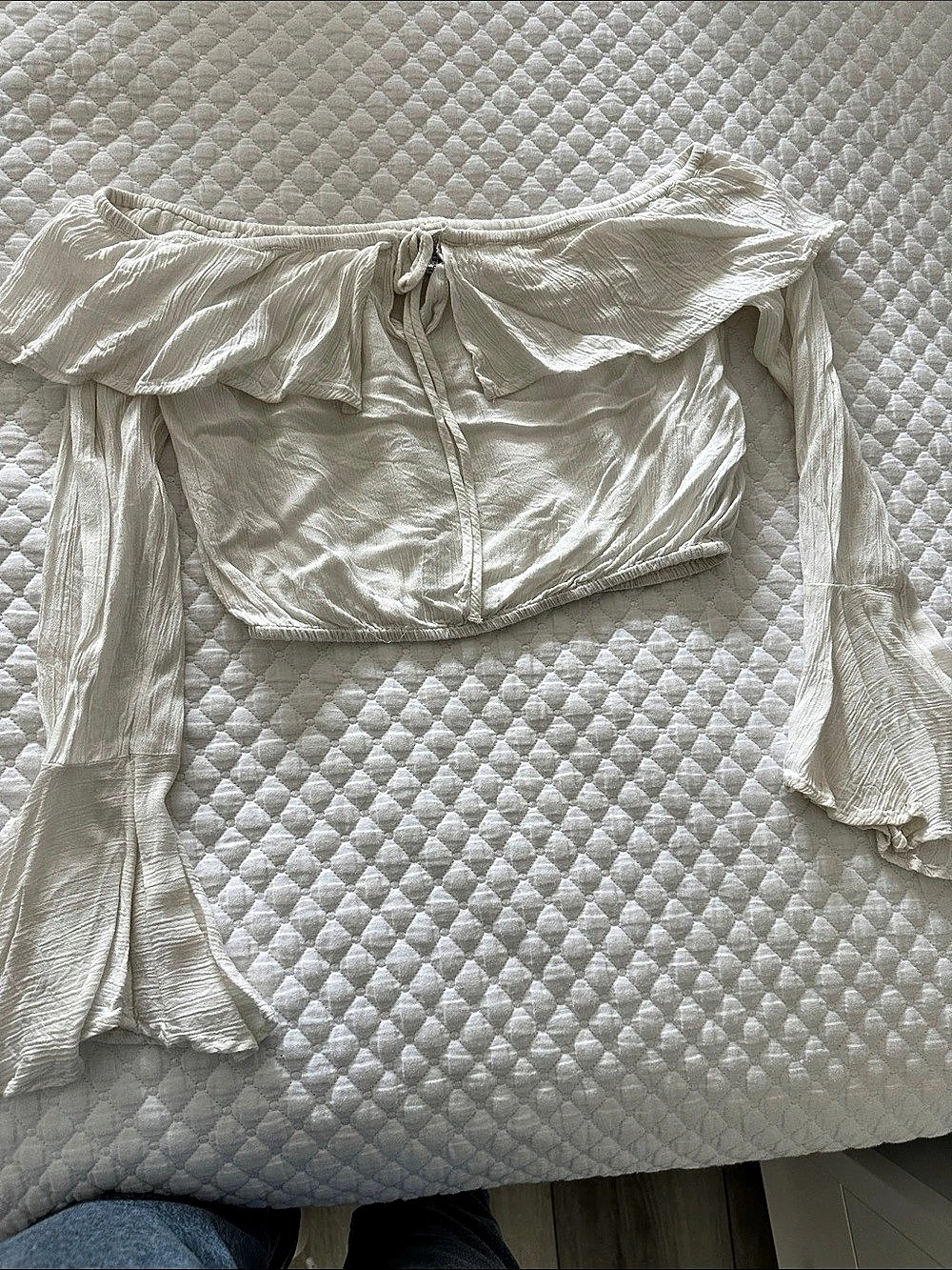Amuse Society Ruffle Crop Top in White Size XS Like New